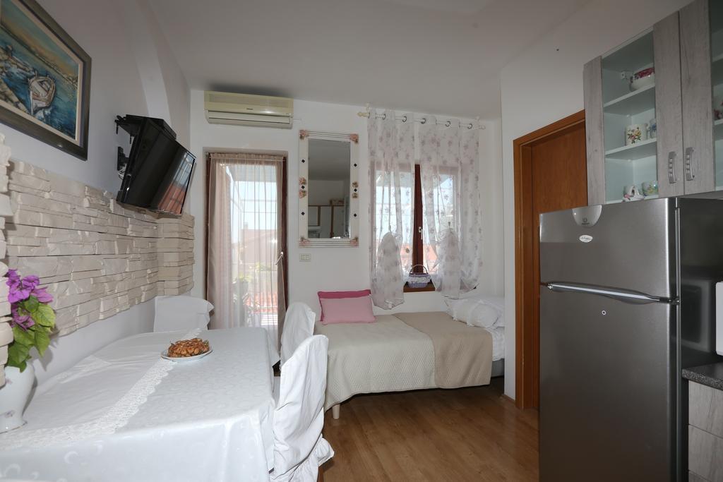 Apartmani Gloria Brodarica  Exterior foto